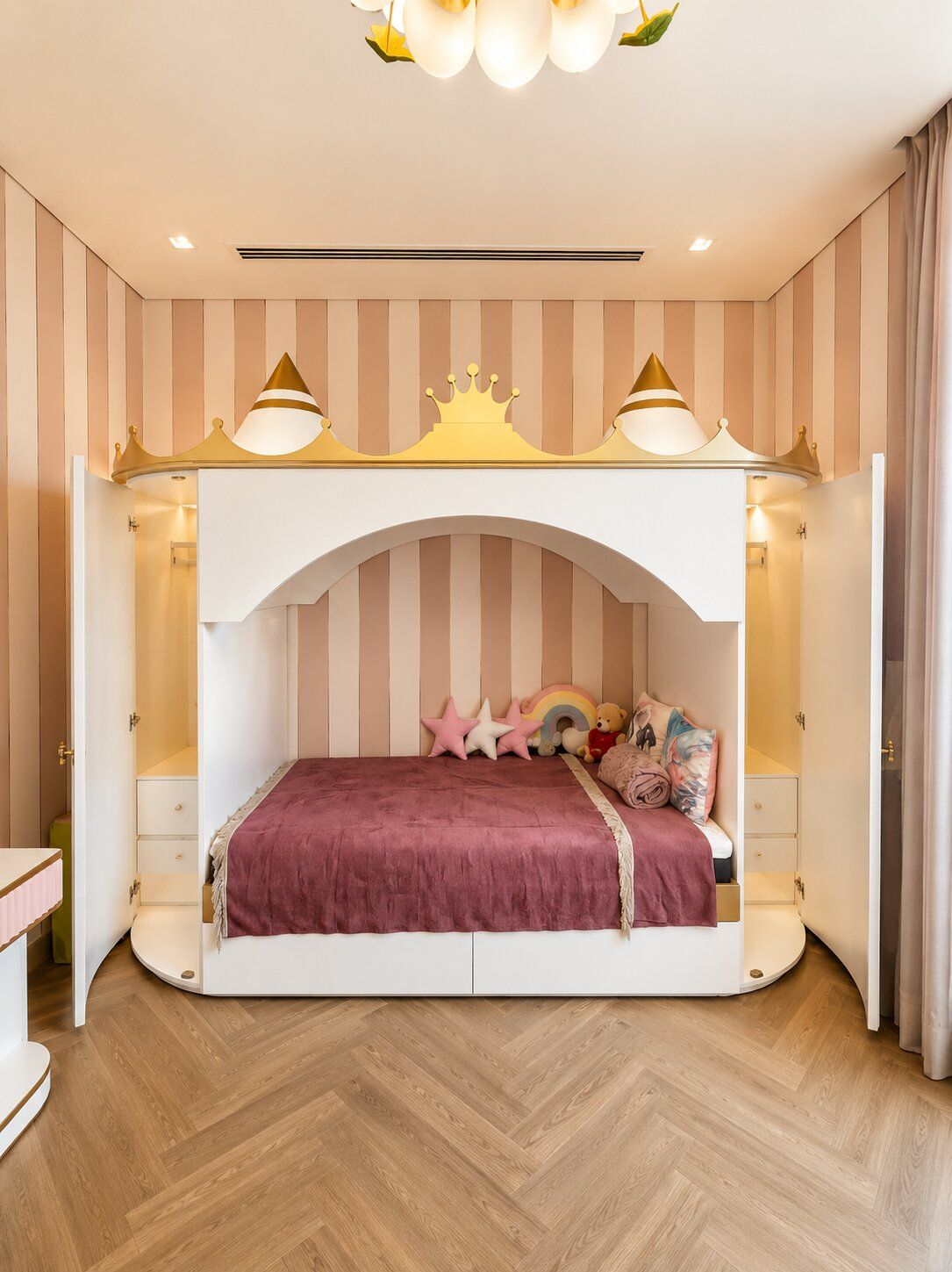 Raised princess bed Dubai
